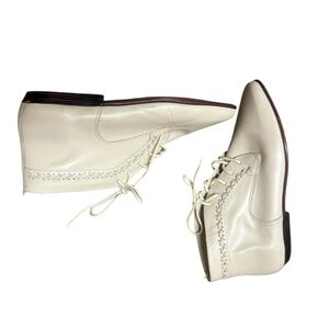 Ellemenno size 9 cream Oxfords with Lace-Up Closure Excellent vintage condition